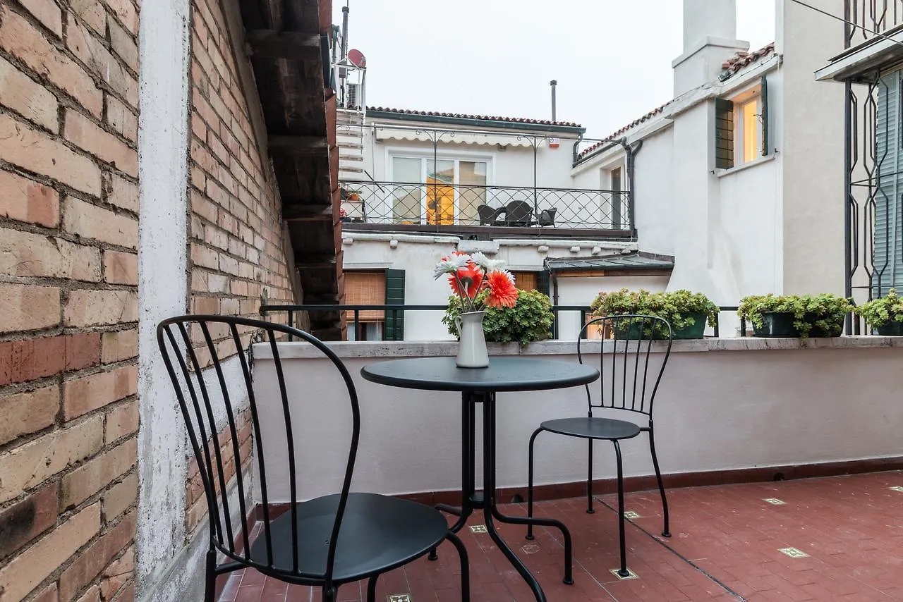 Rialto Bridge Large Venetian Style With Lift Apartment  Venice