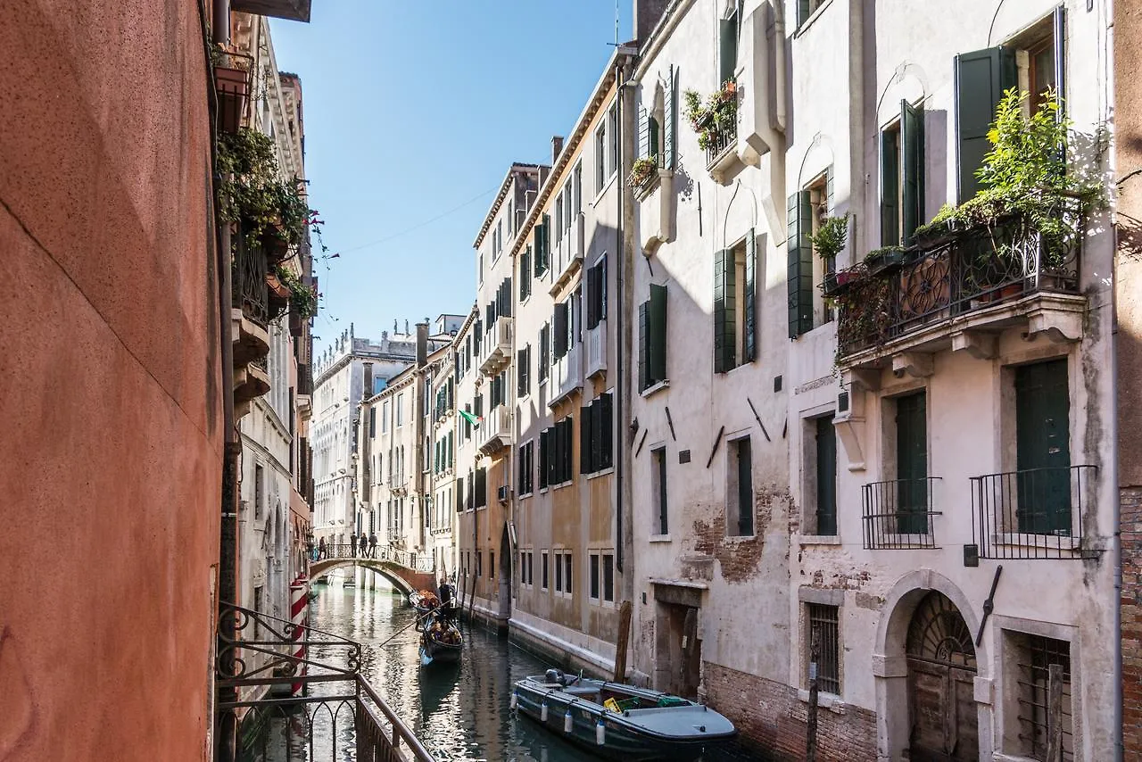 Rialto Bridge Large Venetian Style With Lift Apartment  Venice